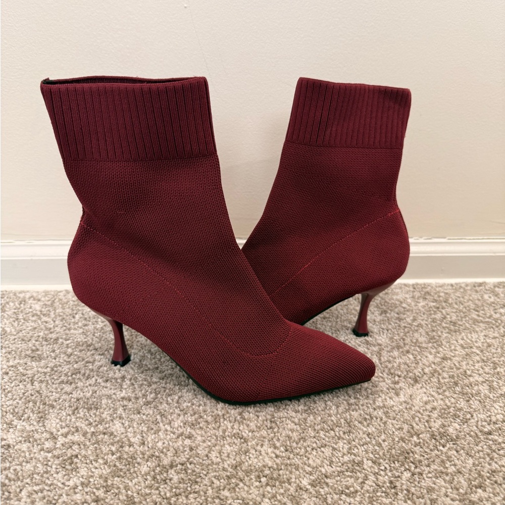 Elegant Burgundy Knit Ankle Boots